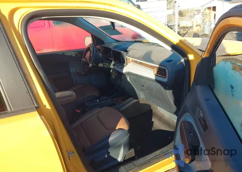 2023 Ford Maverick Lariat z USA, uszkodzony, nr VIN 3FTTW8E32PRA68274